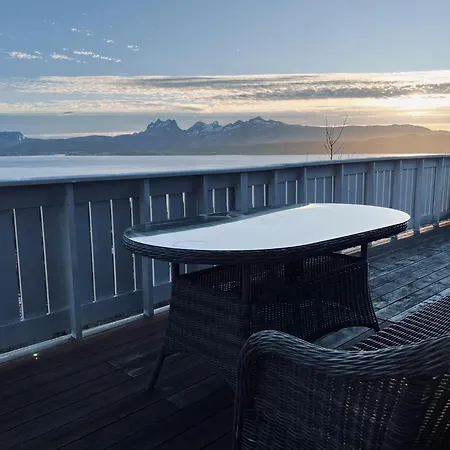 Panorama View! Modern,balcony/parking Apartment